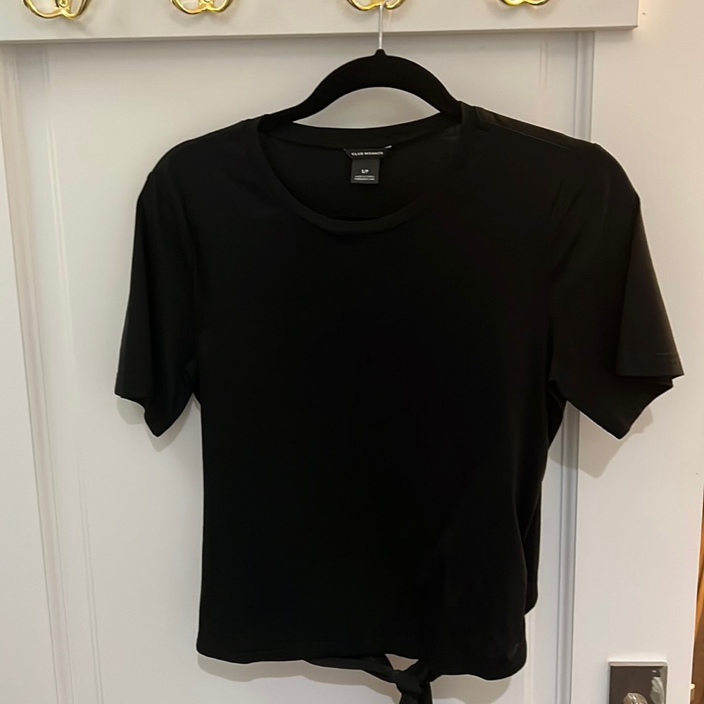 NWOT Club Monaco crop tee - size small